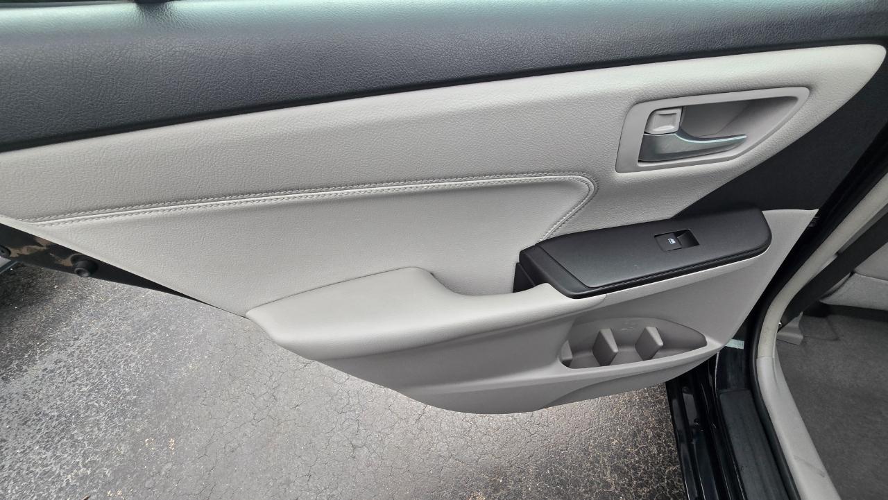 Toyota Camry Hybrid SE 2016