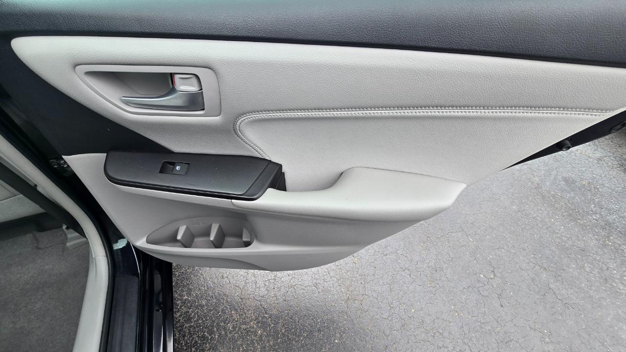 Toyota Camry Hybrid SE 2016