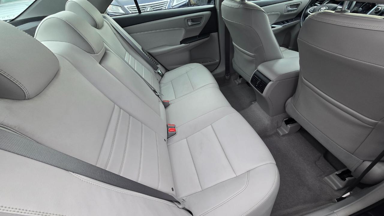 Toyota Camry Hybrid SE 2016