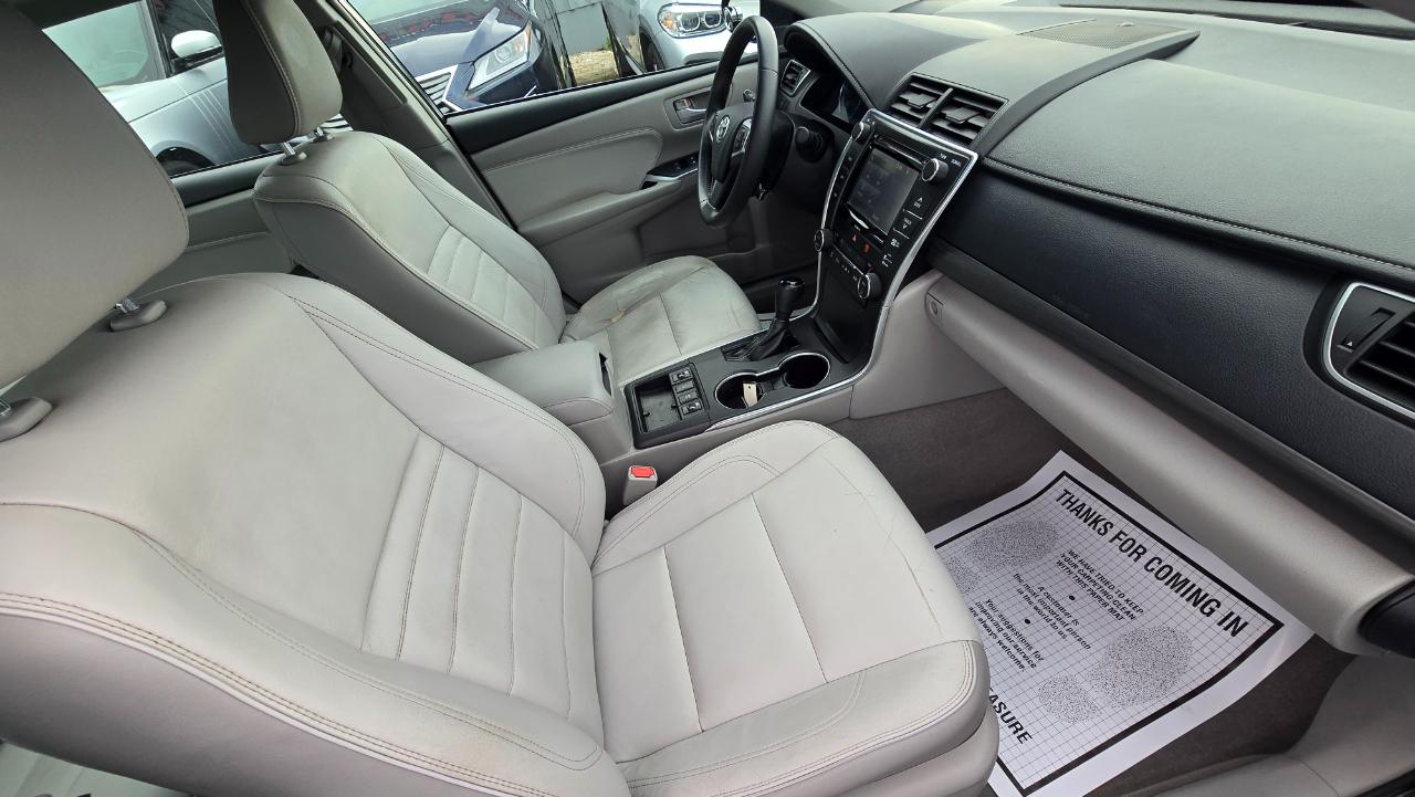 Toyota Camry Hybrid SE 2016