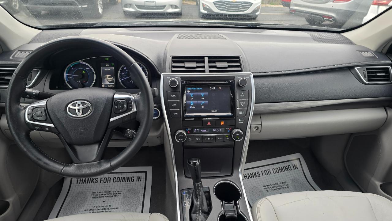 Toyota Camry Hybrid SE 2016