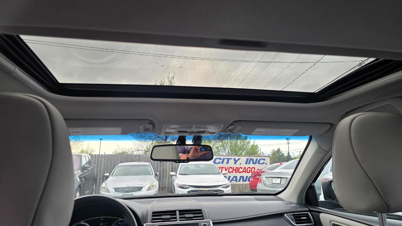 Toyota Camry Hybrid SE 2016