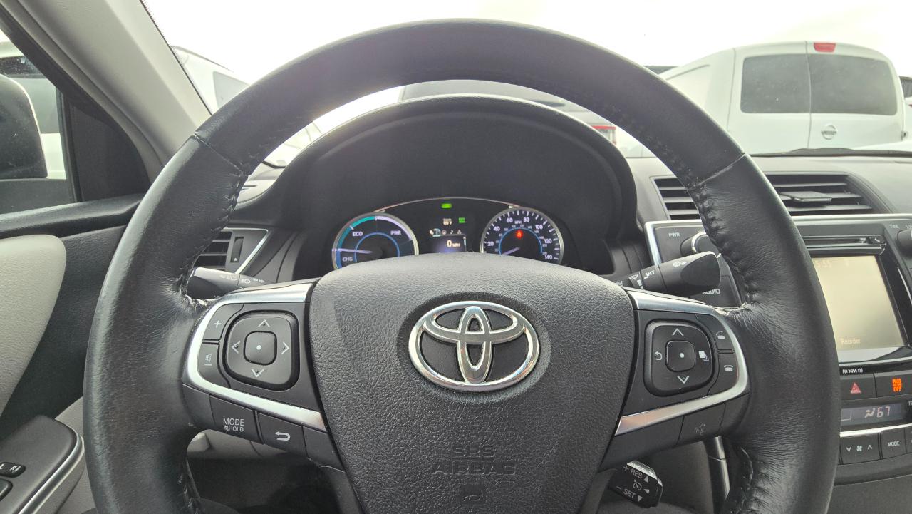 Toyota Camry Hybrid SE 2016
