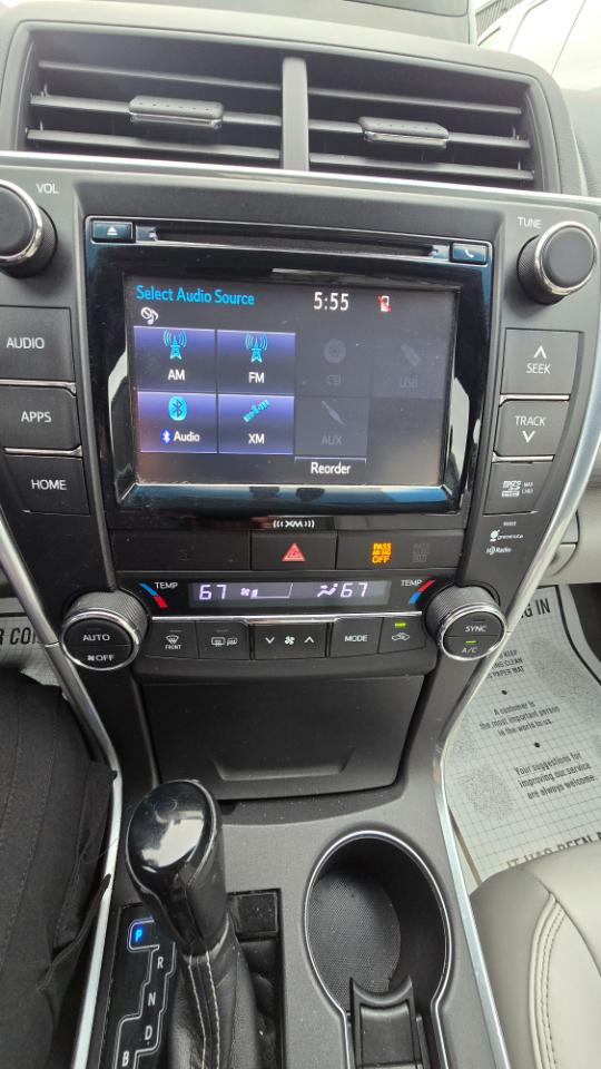 Toyota Camry Hybrid SE 2016