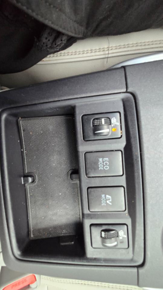 Toyota Camry Hybrid SE 2016