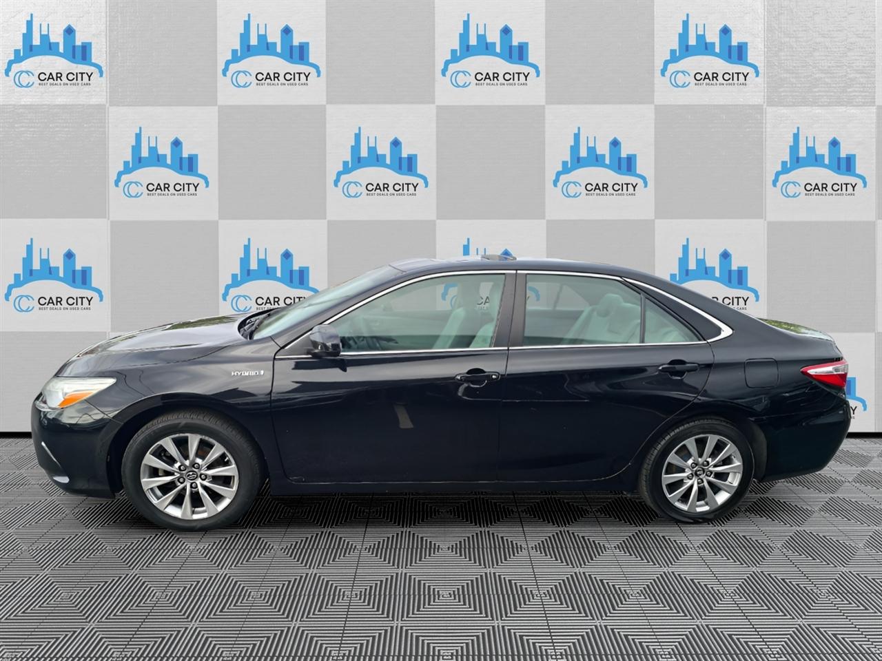 Toyota Camry Hybrid SE 2016