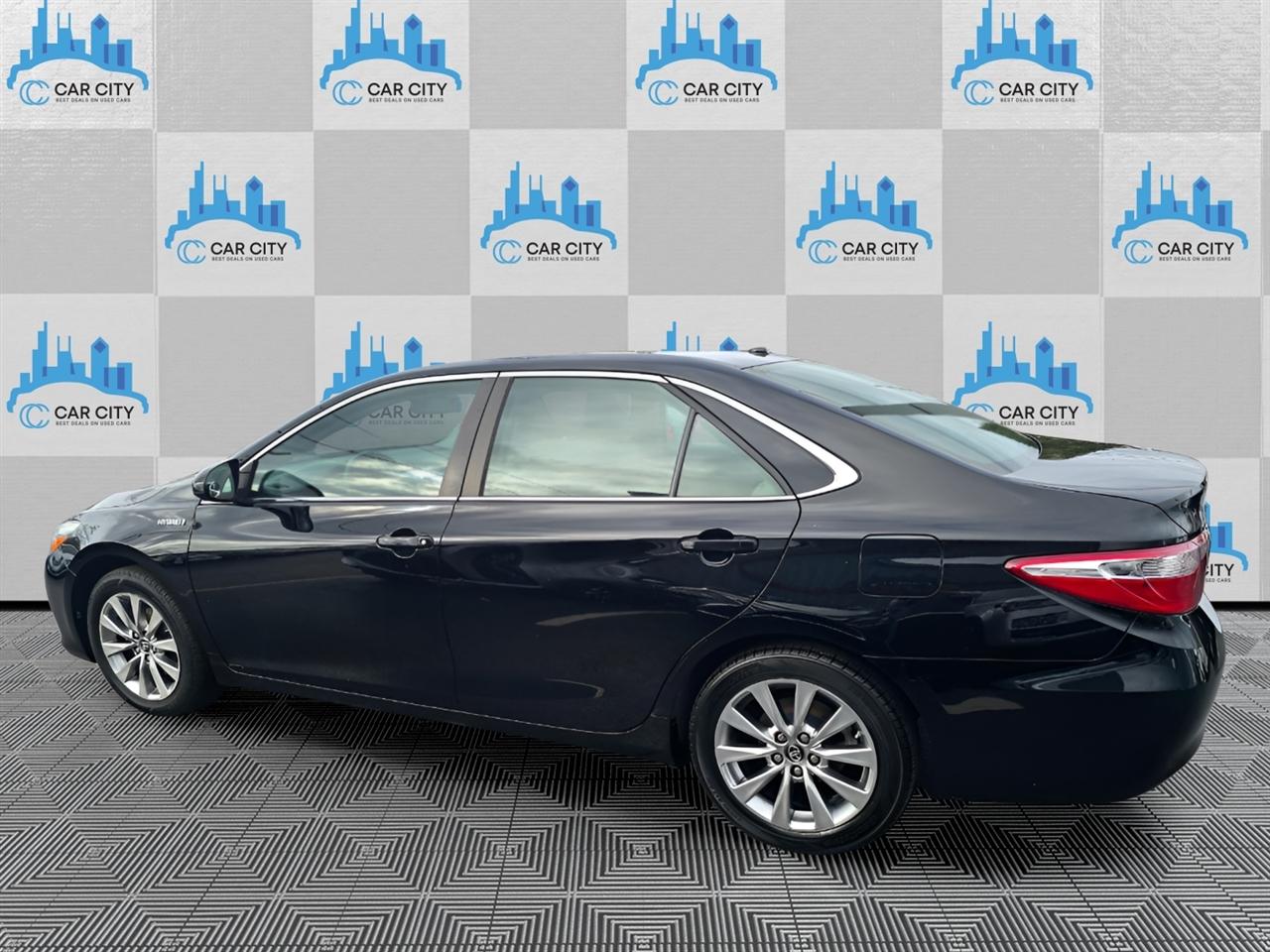 Toyota Camry Hybrid SE 2016