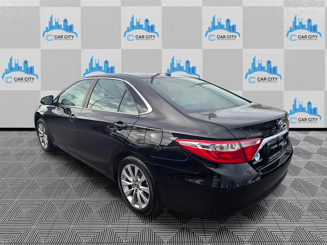 Toyota Camry Hybrid SE 2016