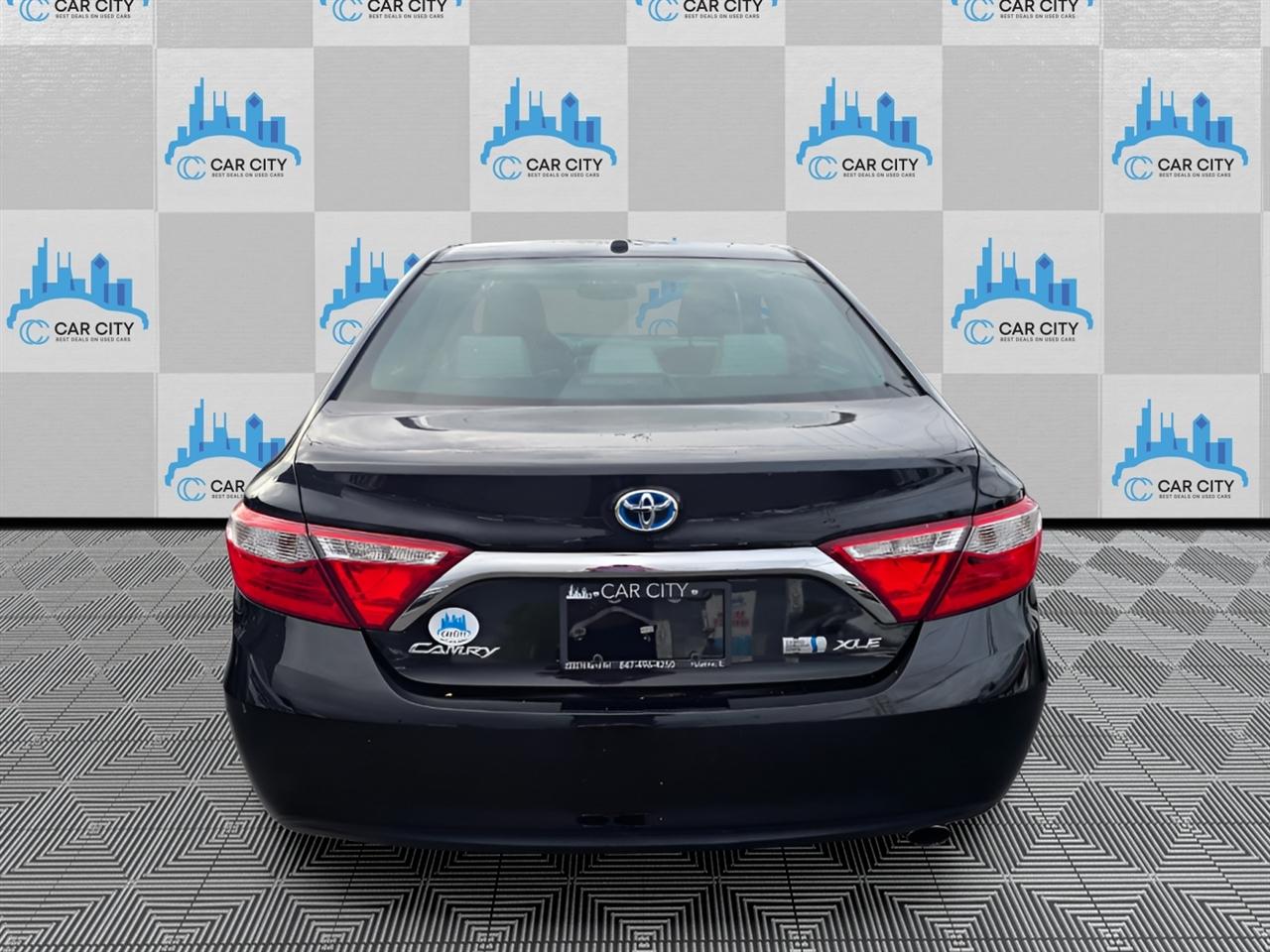 Toyota Camry Hybrid SE 2016