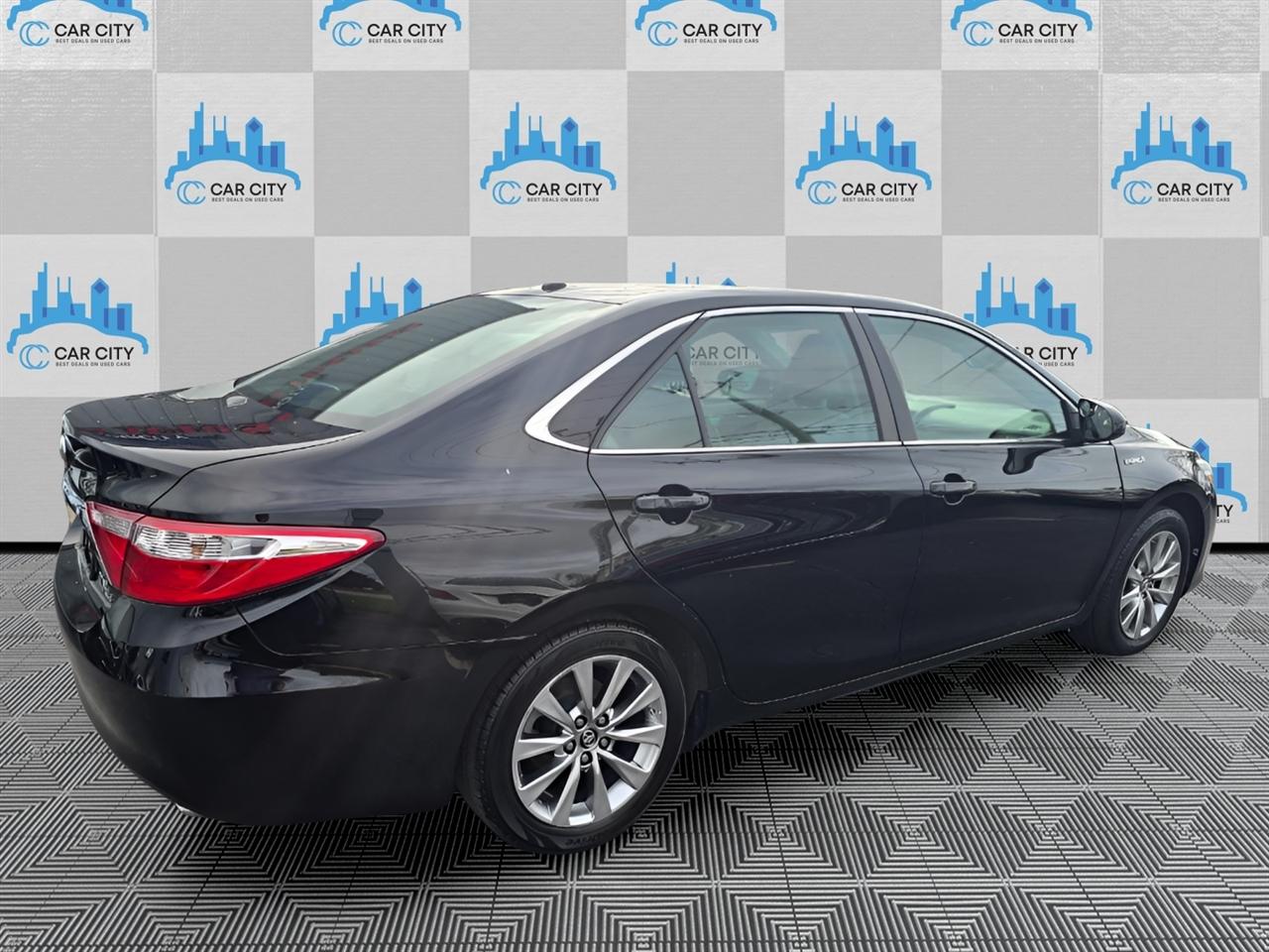 Toyota Camry Hybrid SE 2016