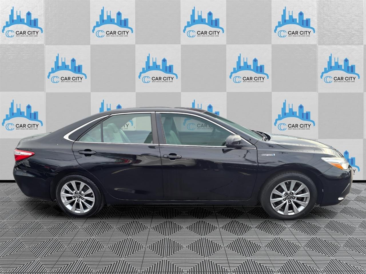 Toyota Camry Hybrid SE 2016