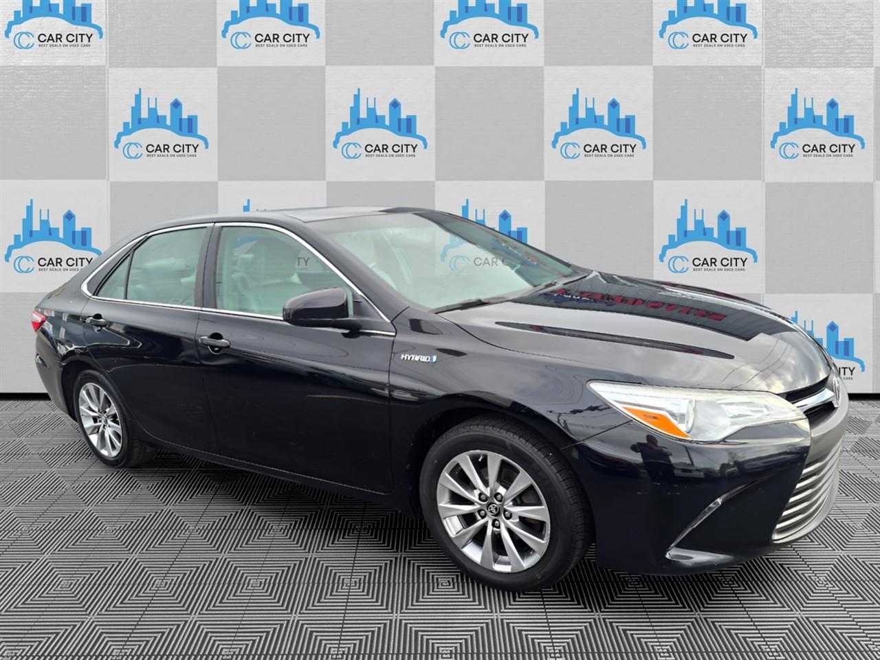 Toyota Camry Hybrid SE 2016