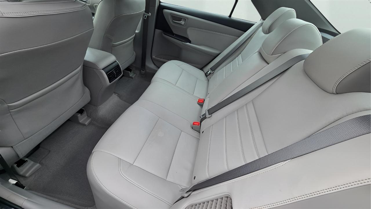 Toyota Camry Hybrid SE 2016