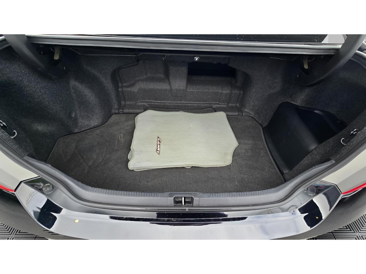 Toyota Camry Hybrid SE 2016