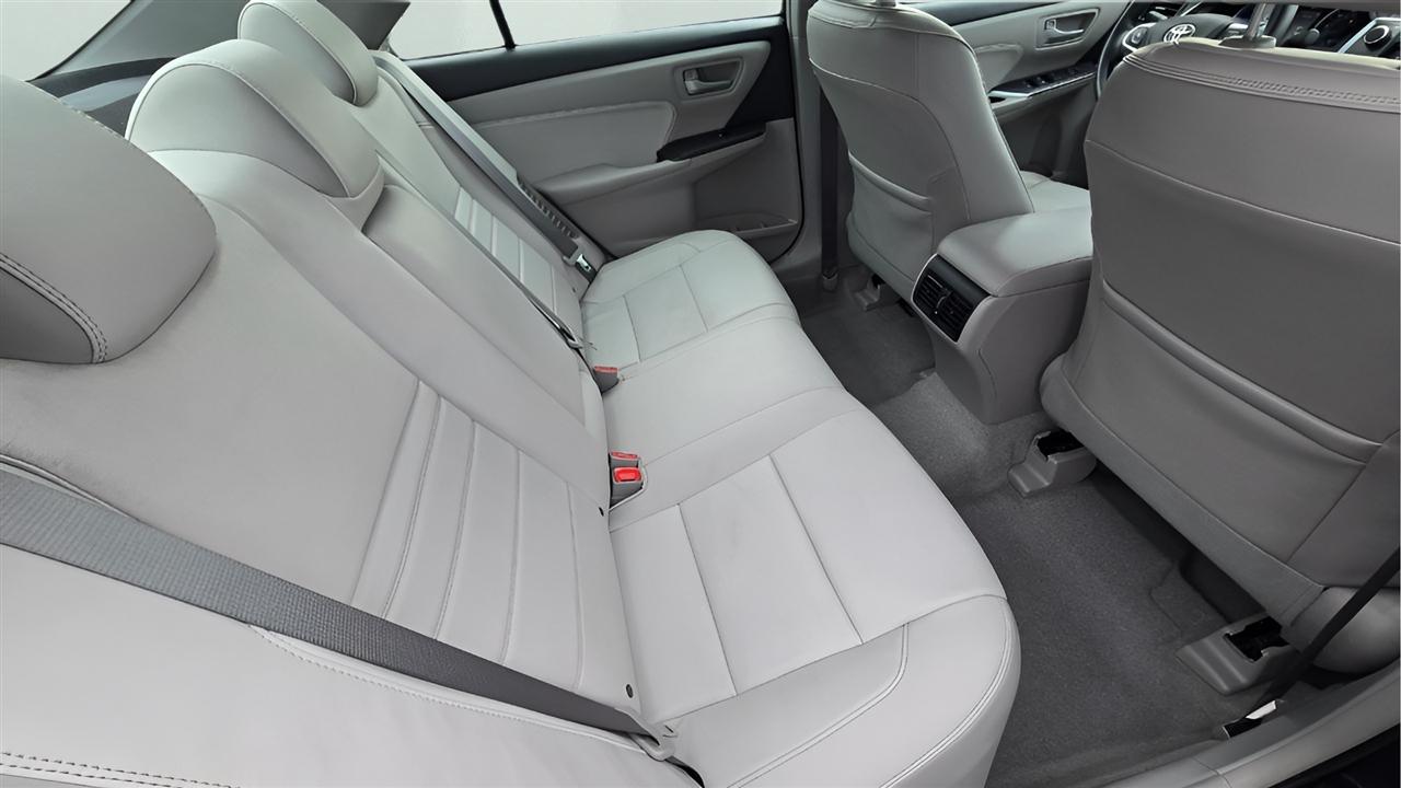 Toyota Camry Hybrid SE 2016