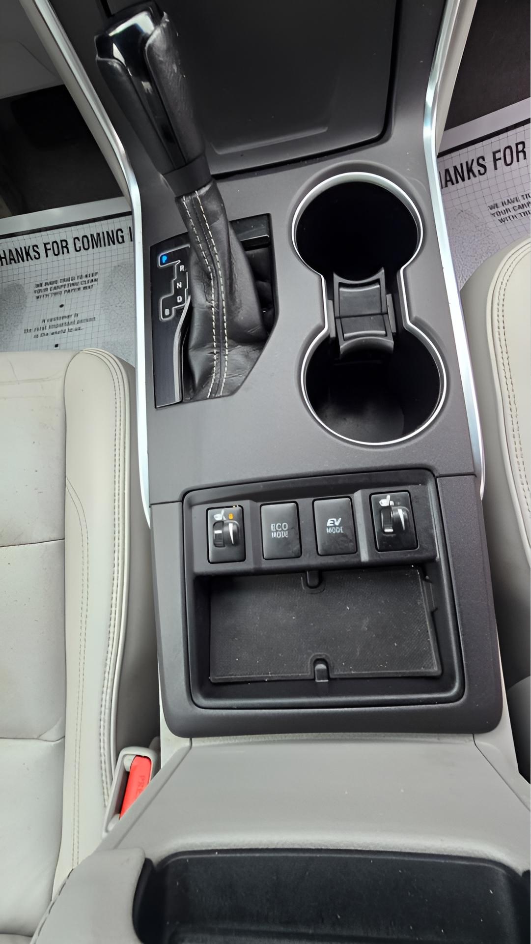 Toyota Camry Hybrid SE 2016
