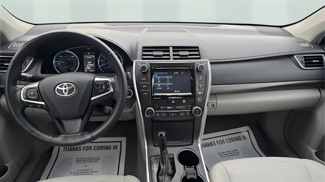 Toyota Camry Hybrid SE 2016