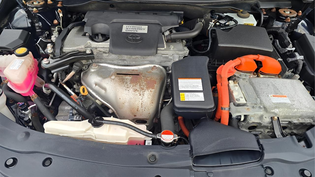Toyota Camry Hybrid SE 2016