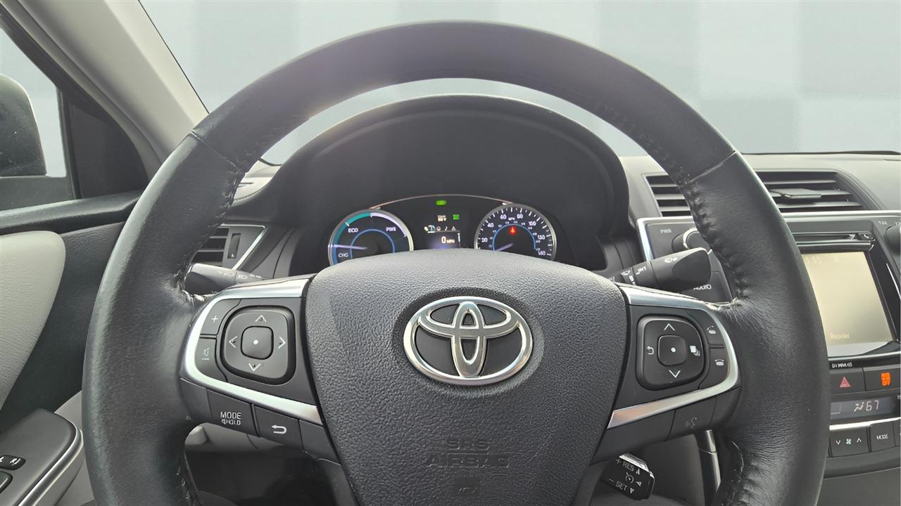 Toyota Camry Hybrid SE 2016