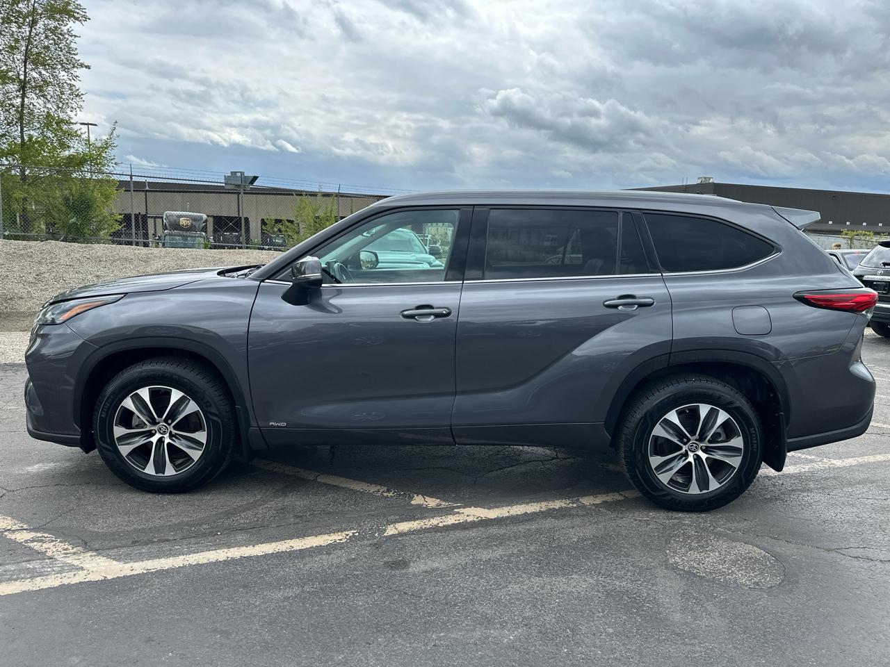 Toyota Highlander Hybrid XLE AWD 2022