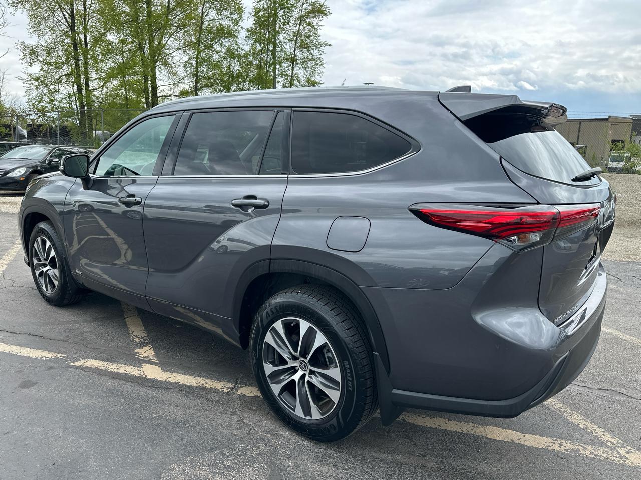Toyota Highlander Hybrid XLE AWD 2022