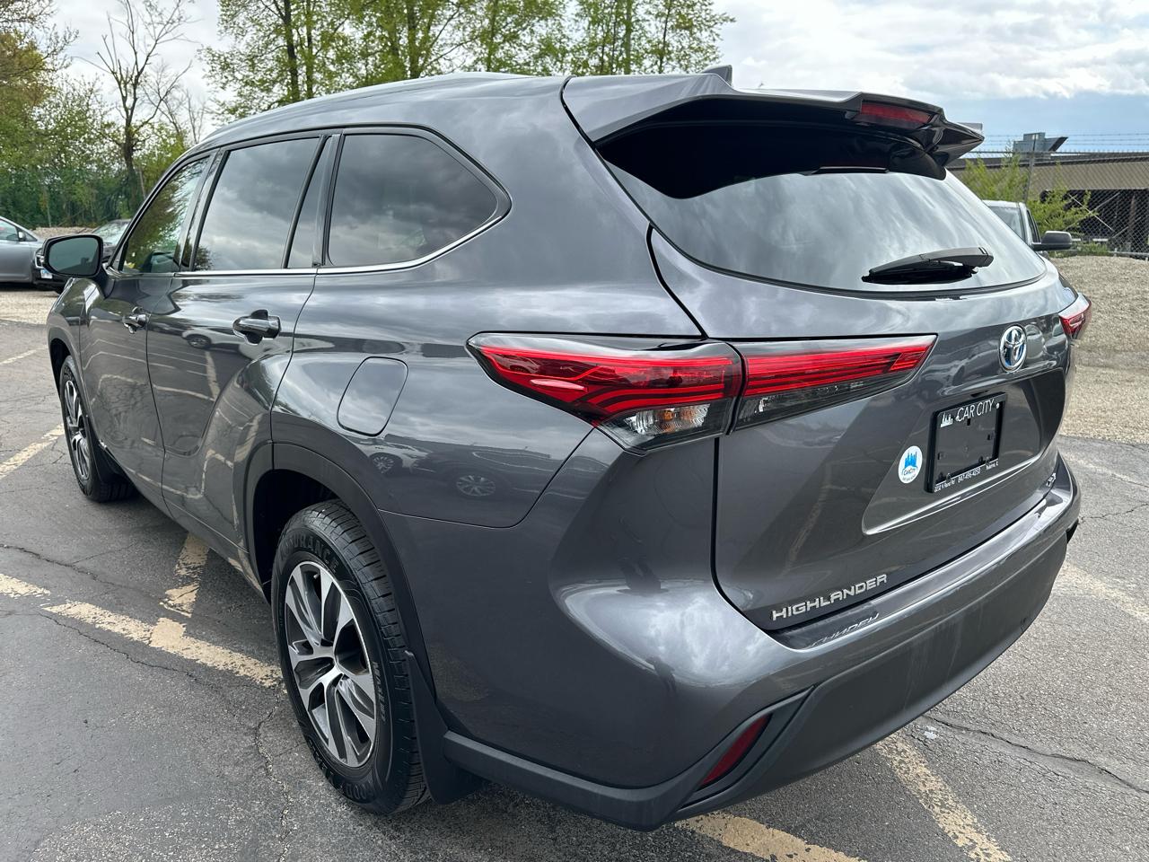 Toyota Highlander Hybrid XLE AWD 2022