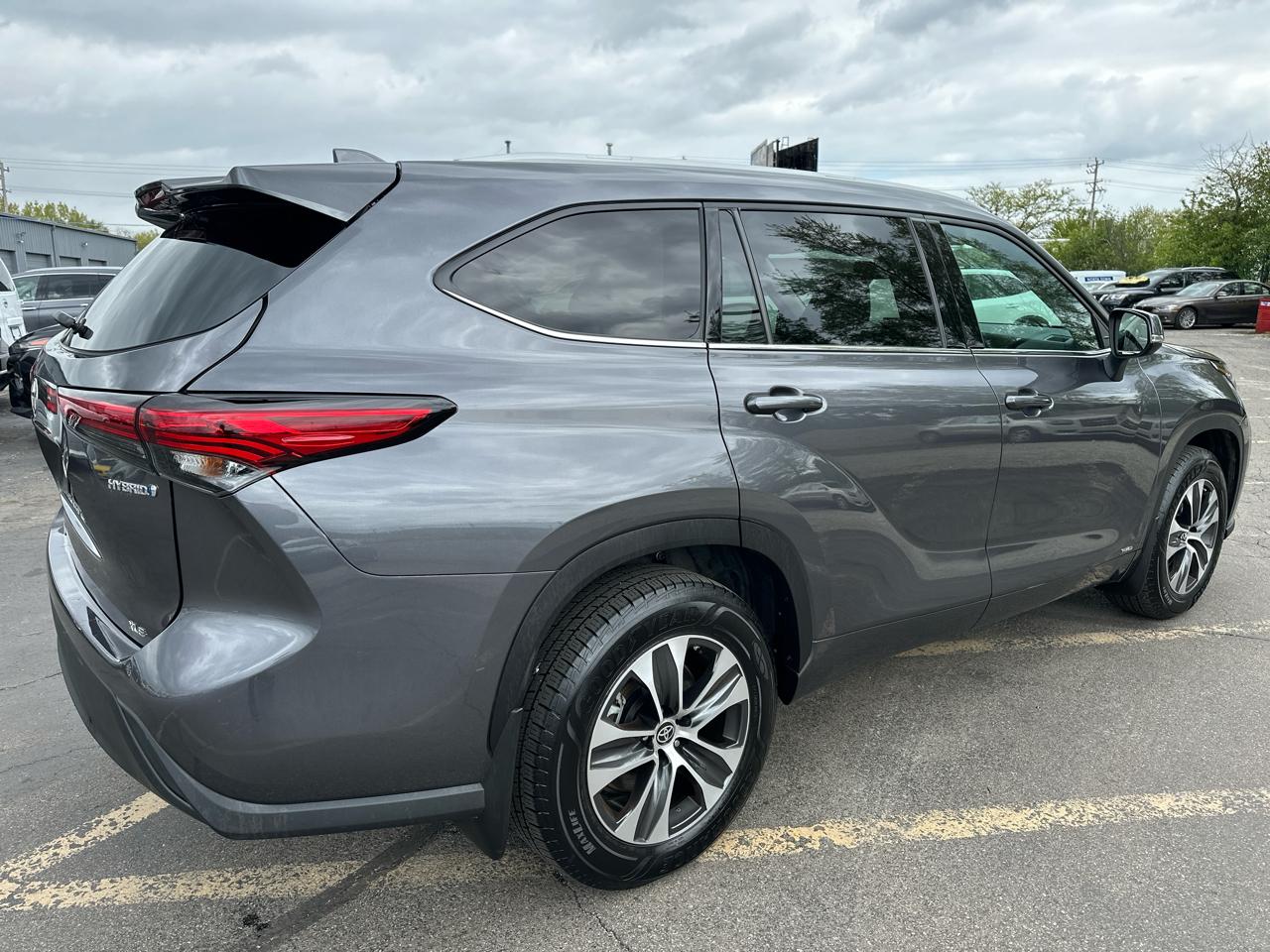 Toyota Highlander Hybrid XLE AWD 2022