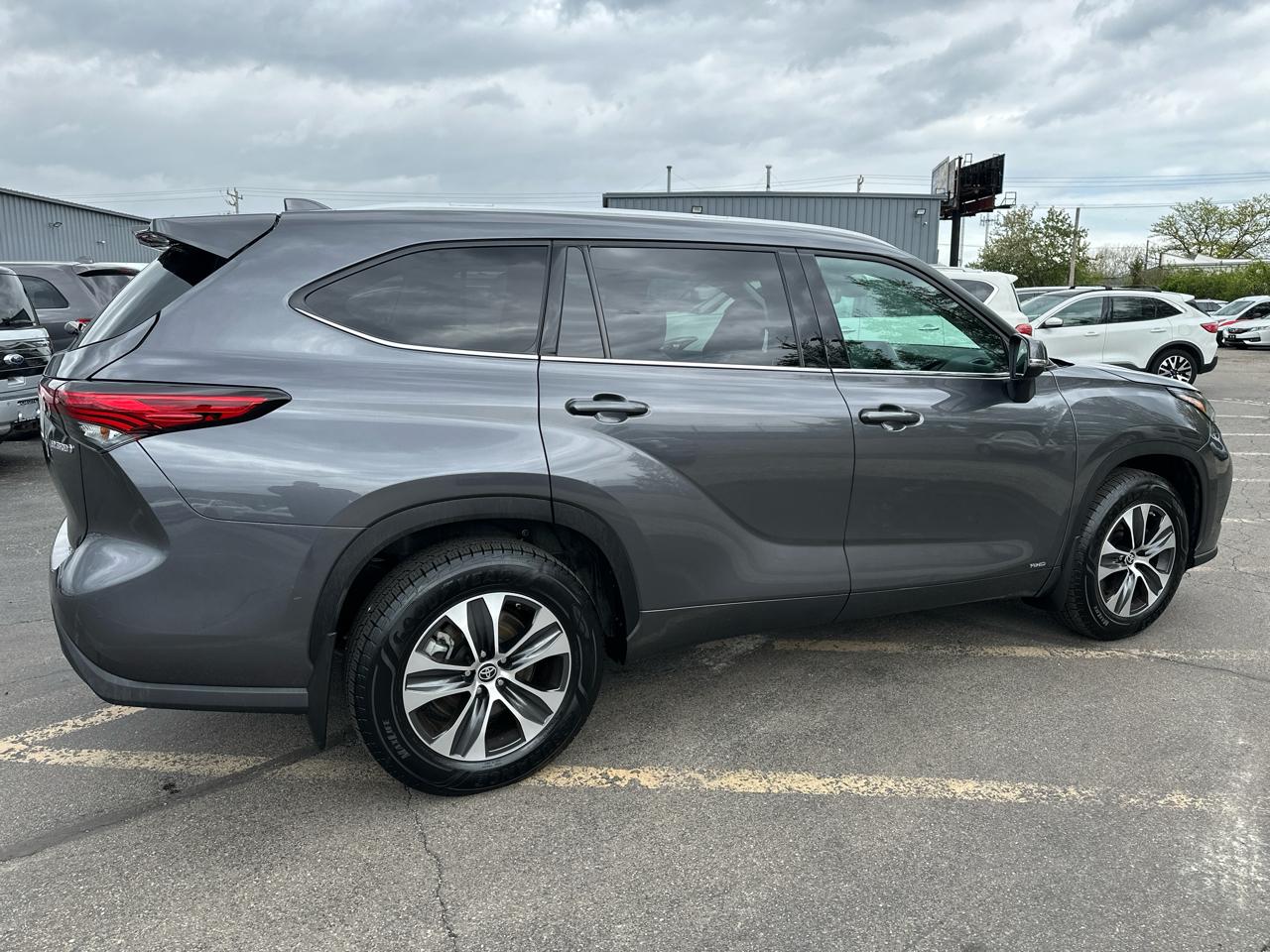 Toyota Highlander Hybrid XLE AWD 2022