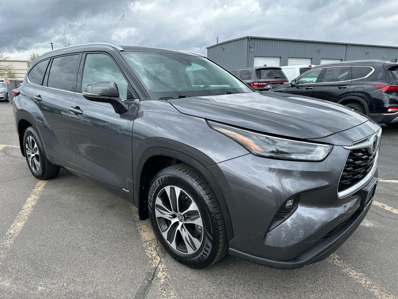 Toyota Highlander Hybrid XLE AWD 2022