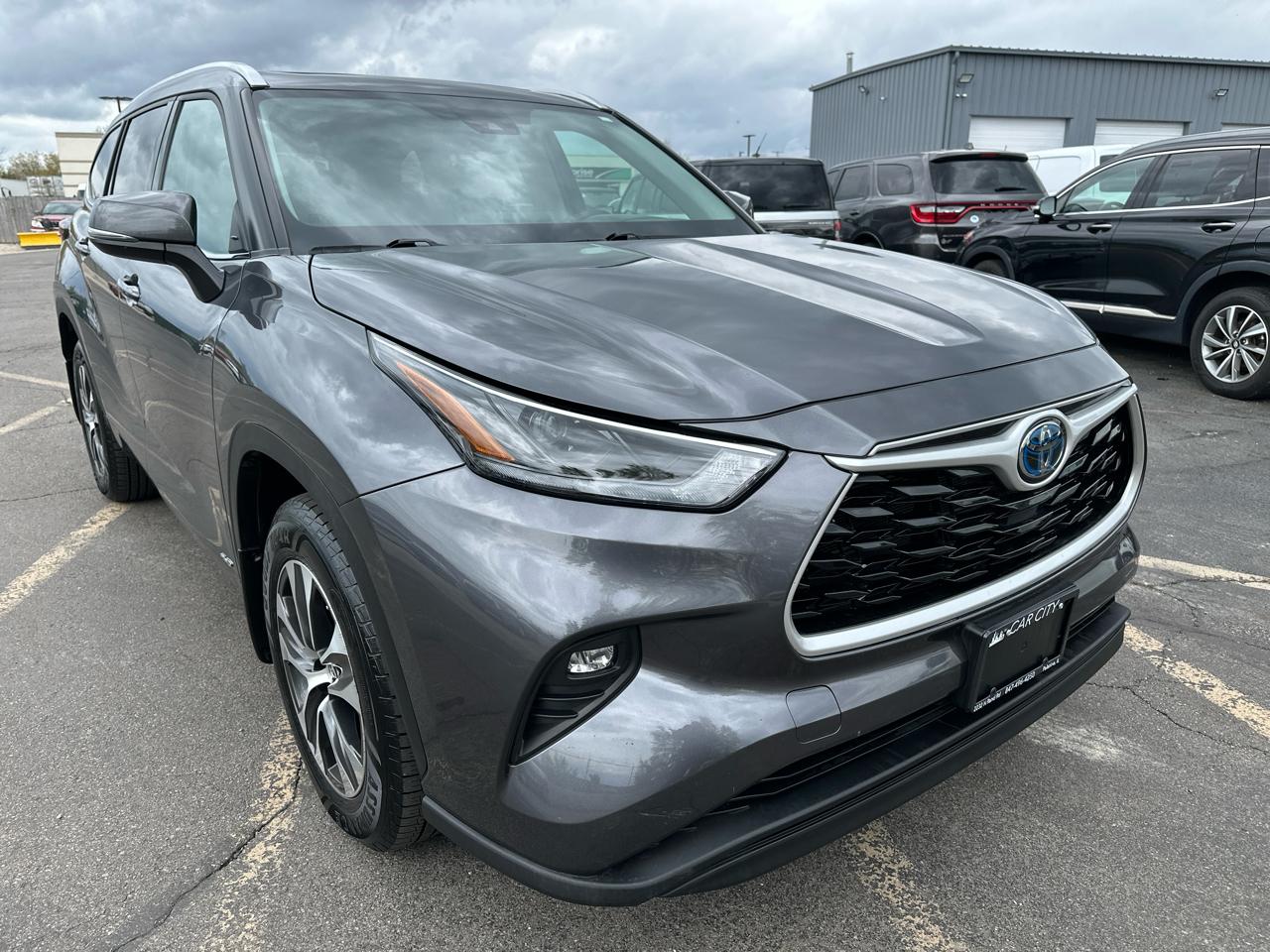 Toyota Highlander Hybrid XLE AWD 2022