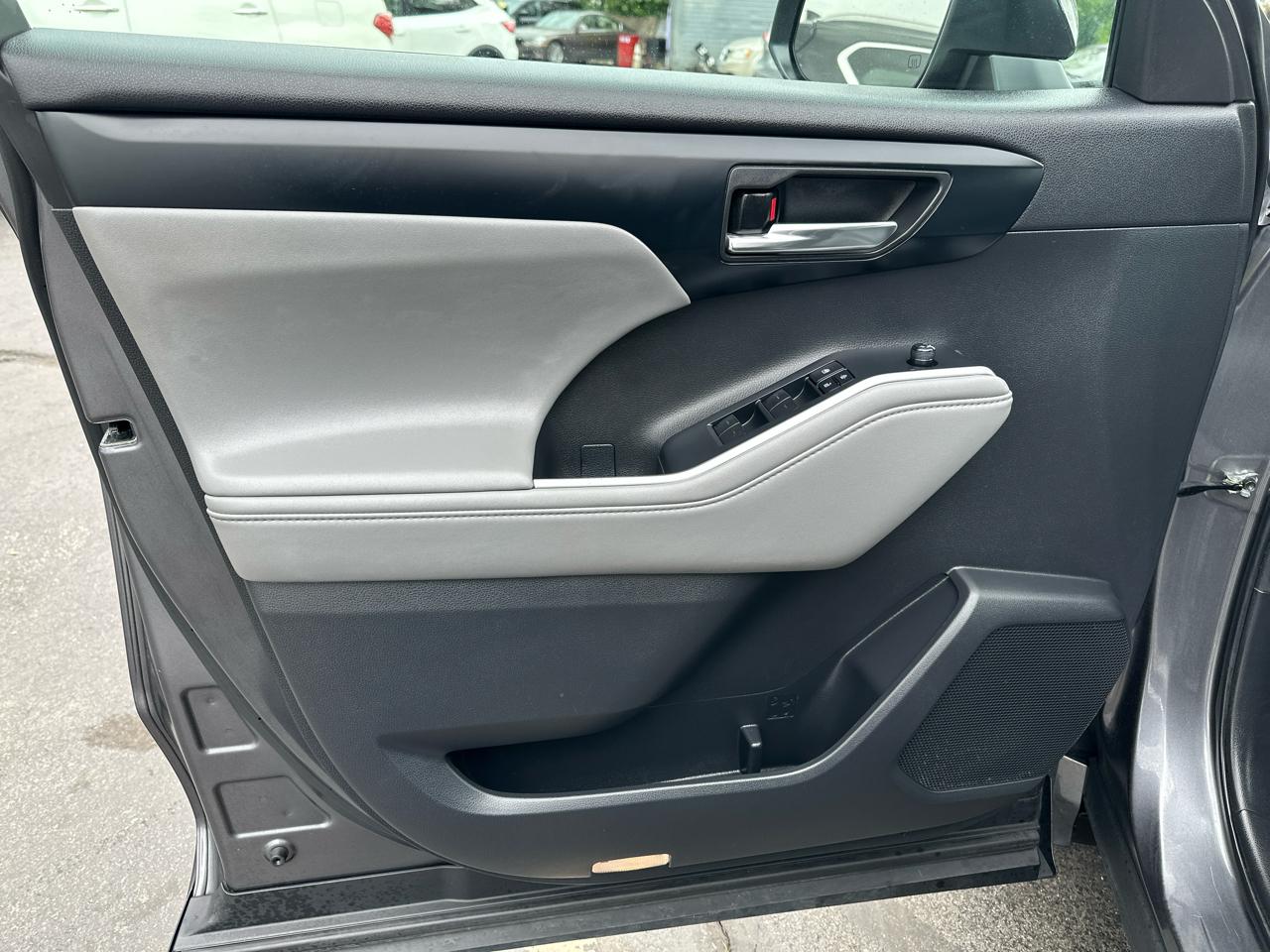 Toyota Highlander Hybrid XLE AWD 2022