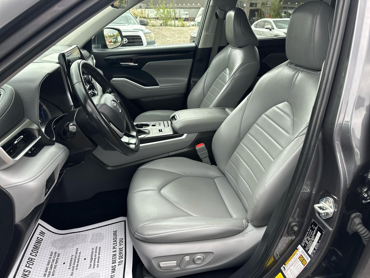 Toyota Highlander Hybrid XLE AWD 2022