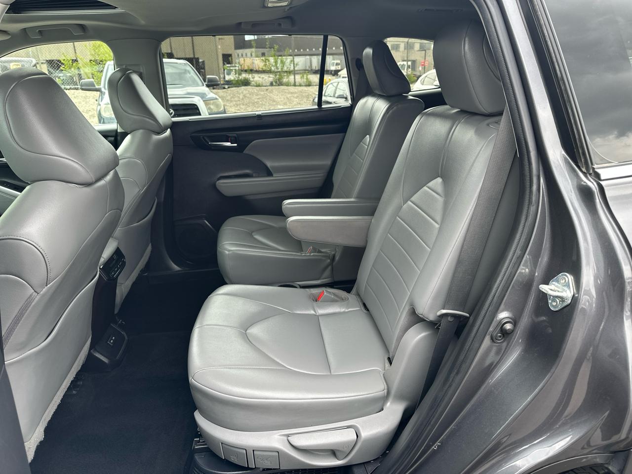 Toyota Highlander Hybrid XLE AWD 2022