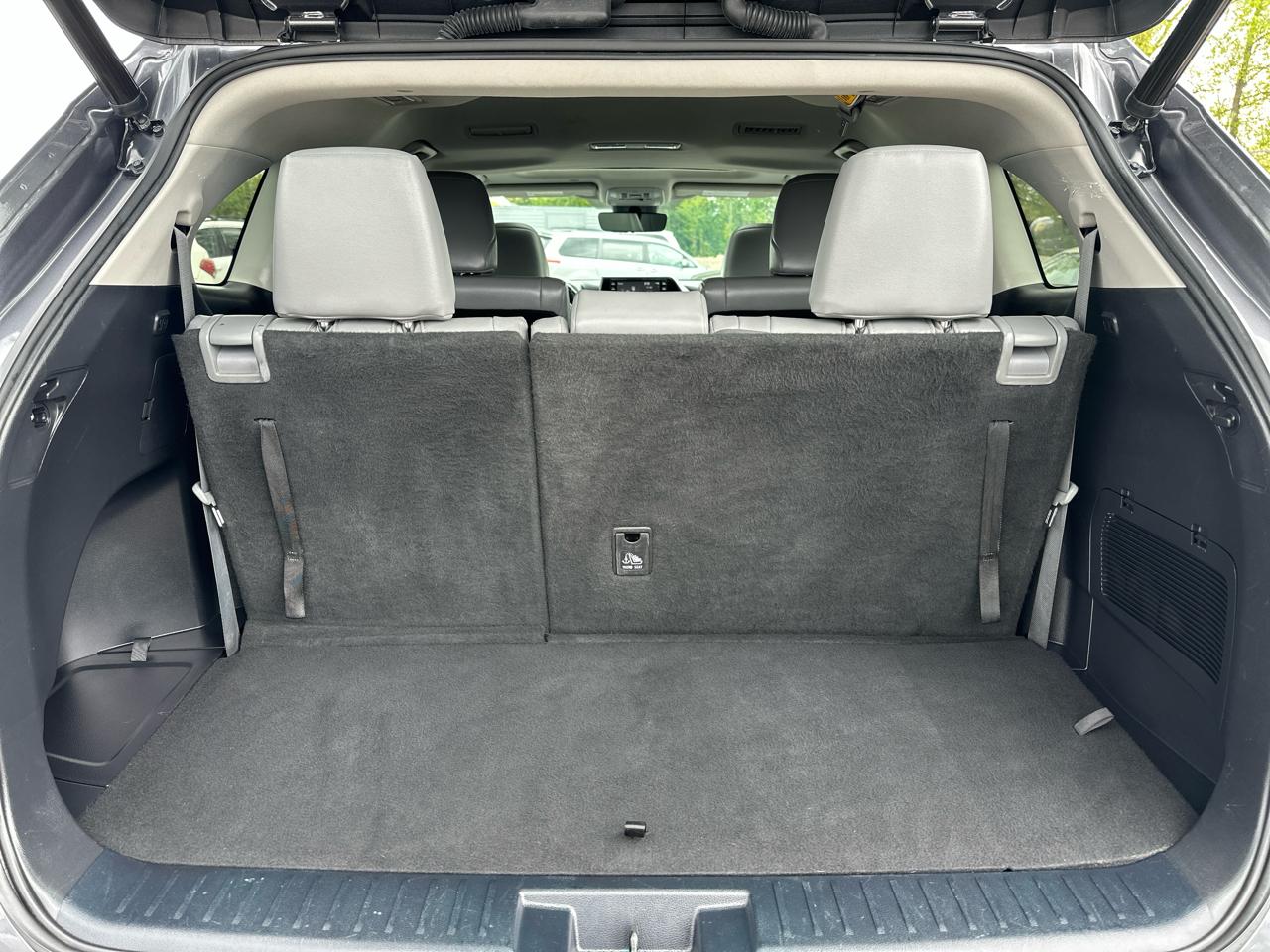 Toyota Highlander Hybrid XLE AWD 2022