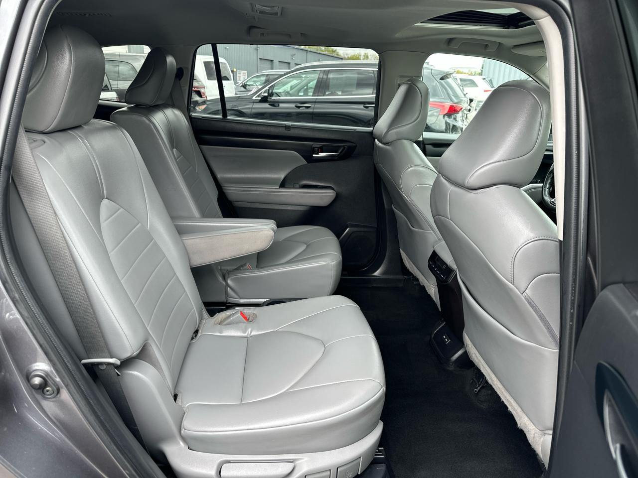 Toyota Highlander Hybrid XLE AWD 2022