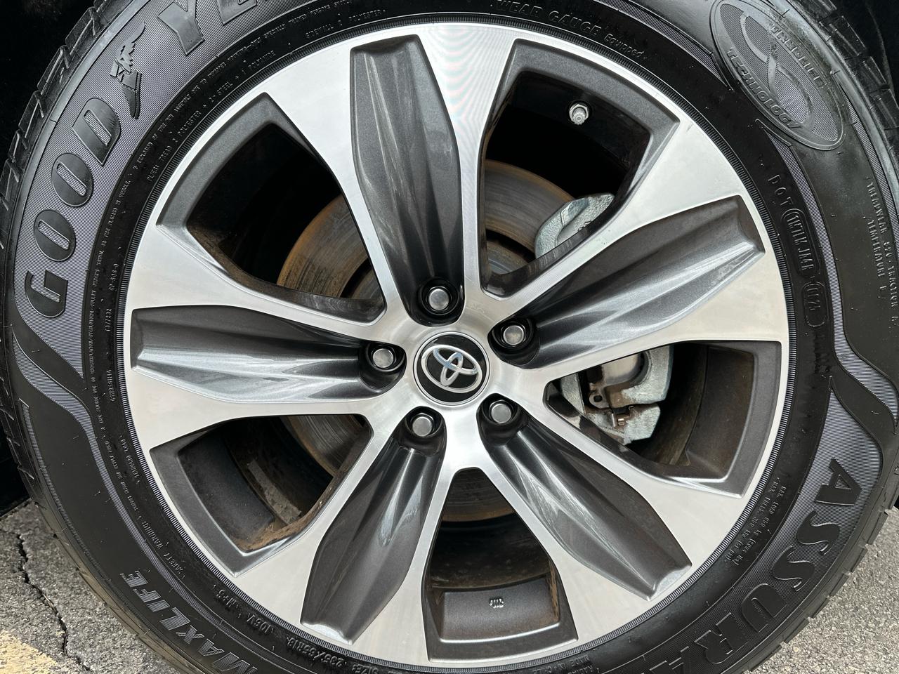 Toyota Highlander Hybrid XLE AWD 2022