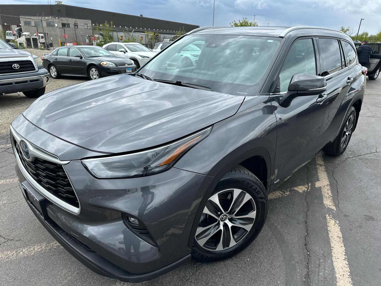Toyota Highlander Hybrid XLE AWD 2022