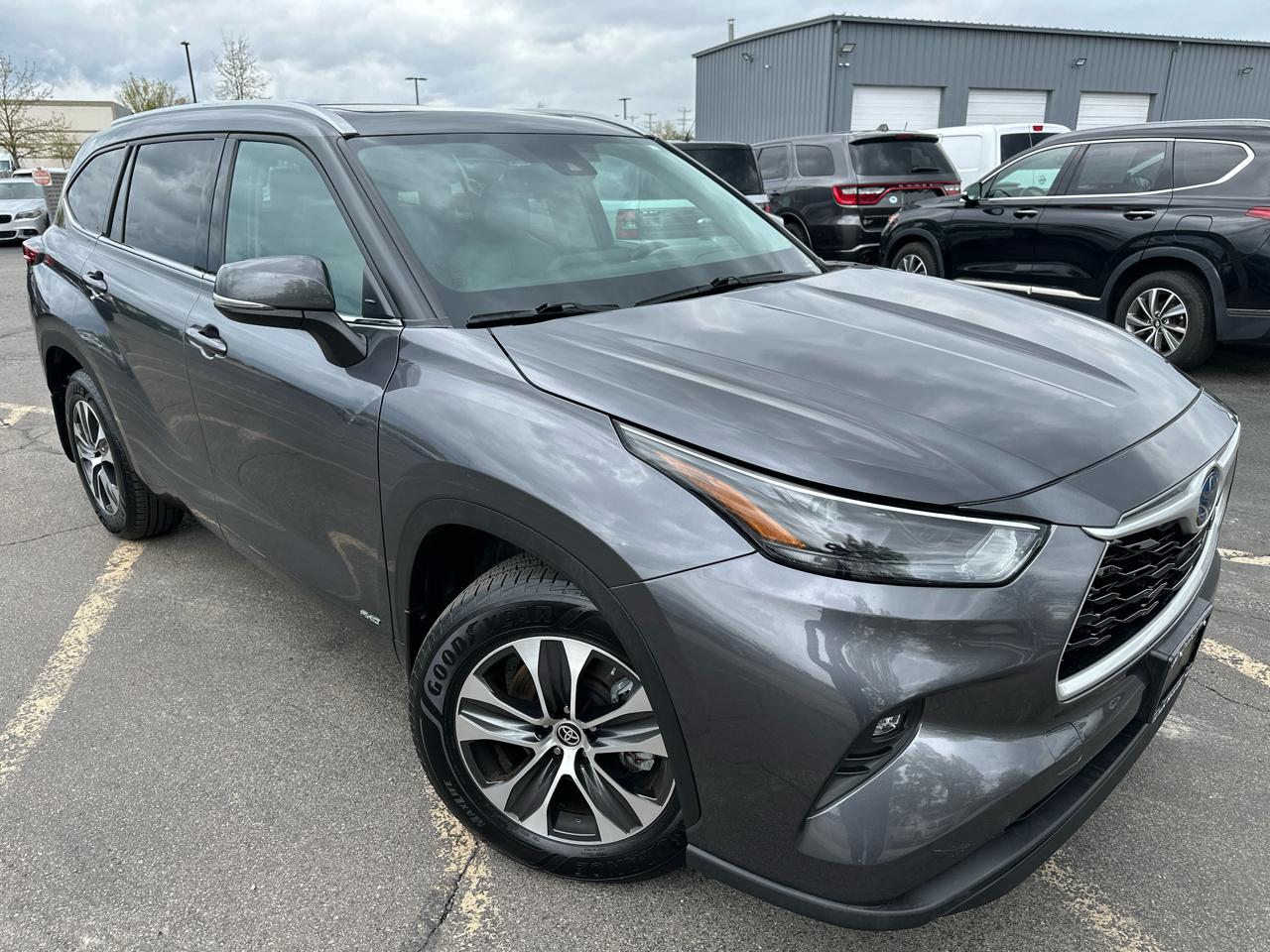 Toyota Highlander Hybrid XLE AWD 2022