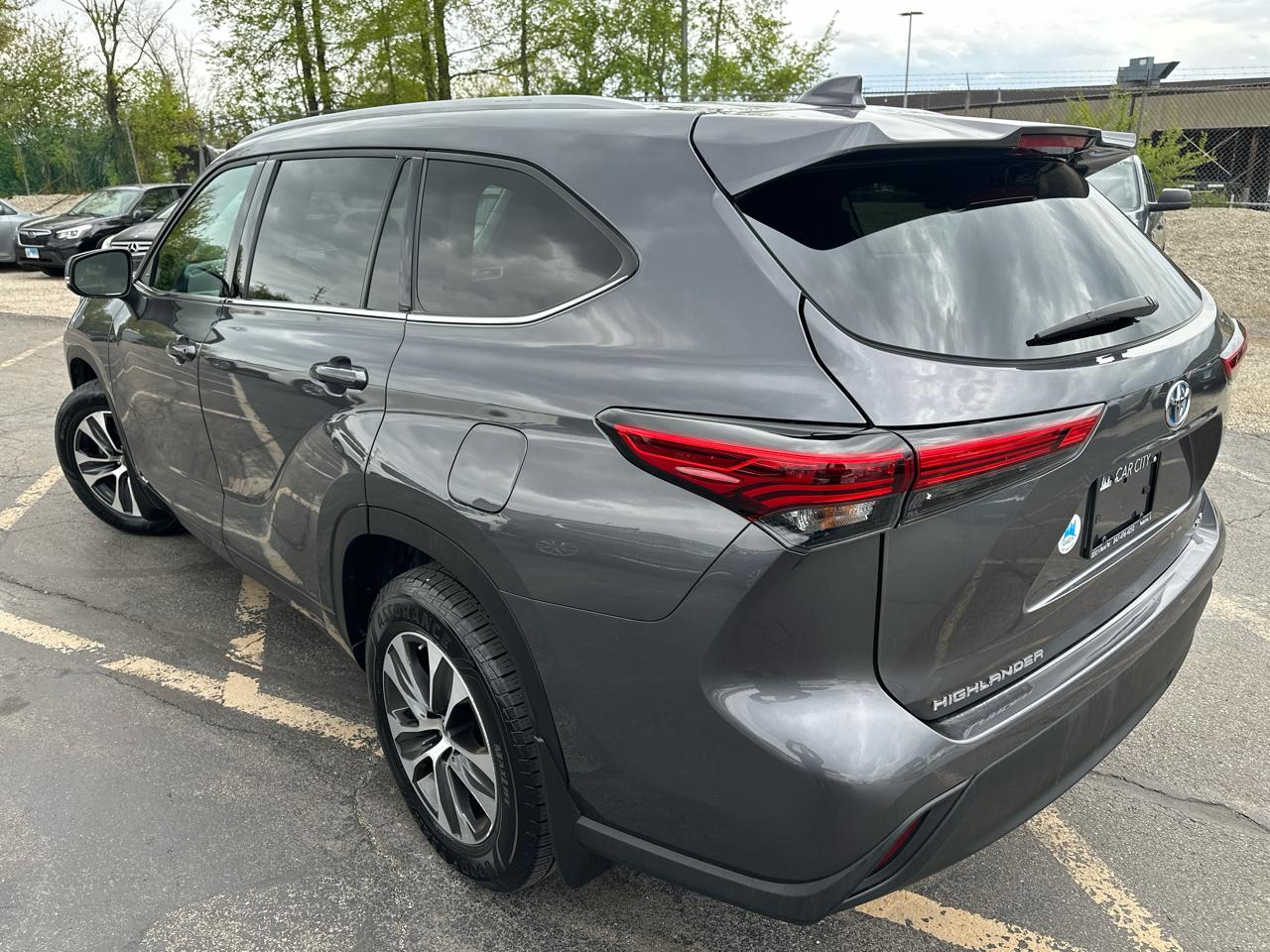 Toyota Highlander Hybrid XLE AWD 2022