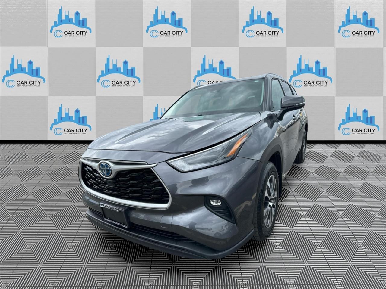 Toyota Highlander Hybrid XLE AWD 2022