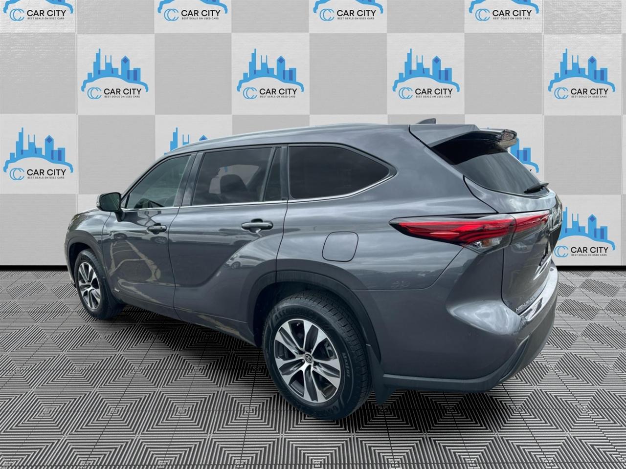Toyota Highlander Hybrid XLE AWD 2022