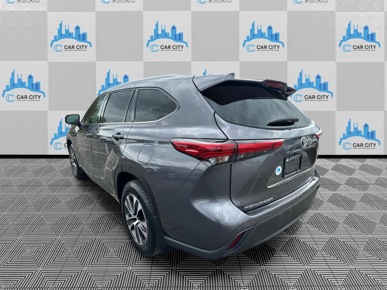 Toyota Highlander Hybrid XLE AWD 2022