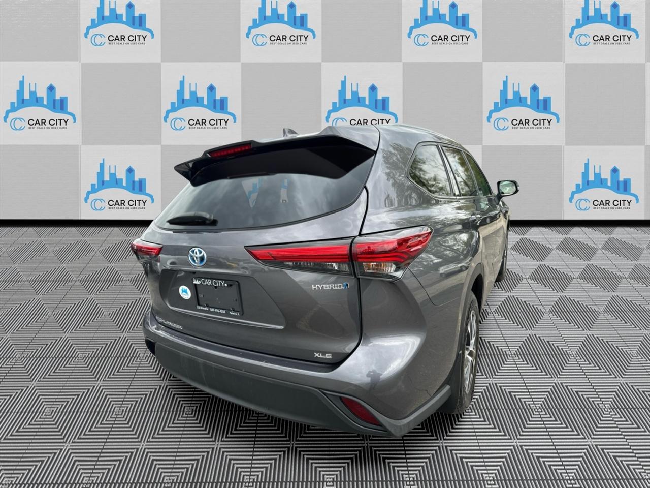 Toyota Highlander Hybrid XLE AWD 2022