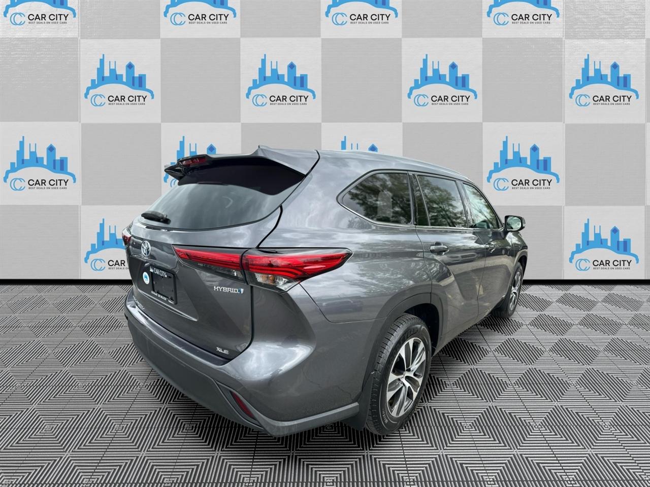 Toyota Highlander Hybrid XLE AWD 2022