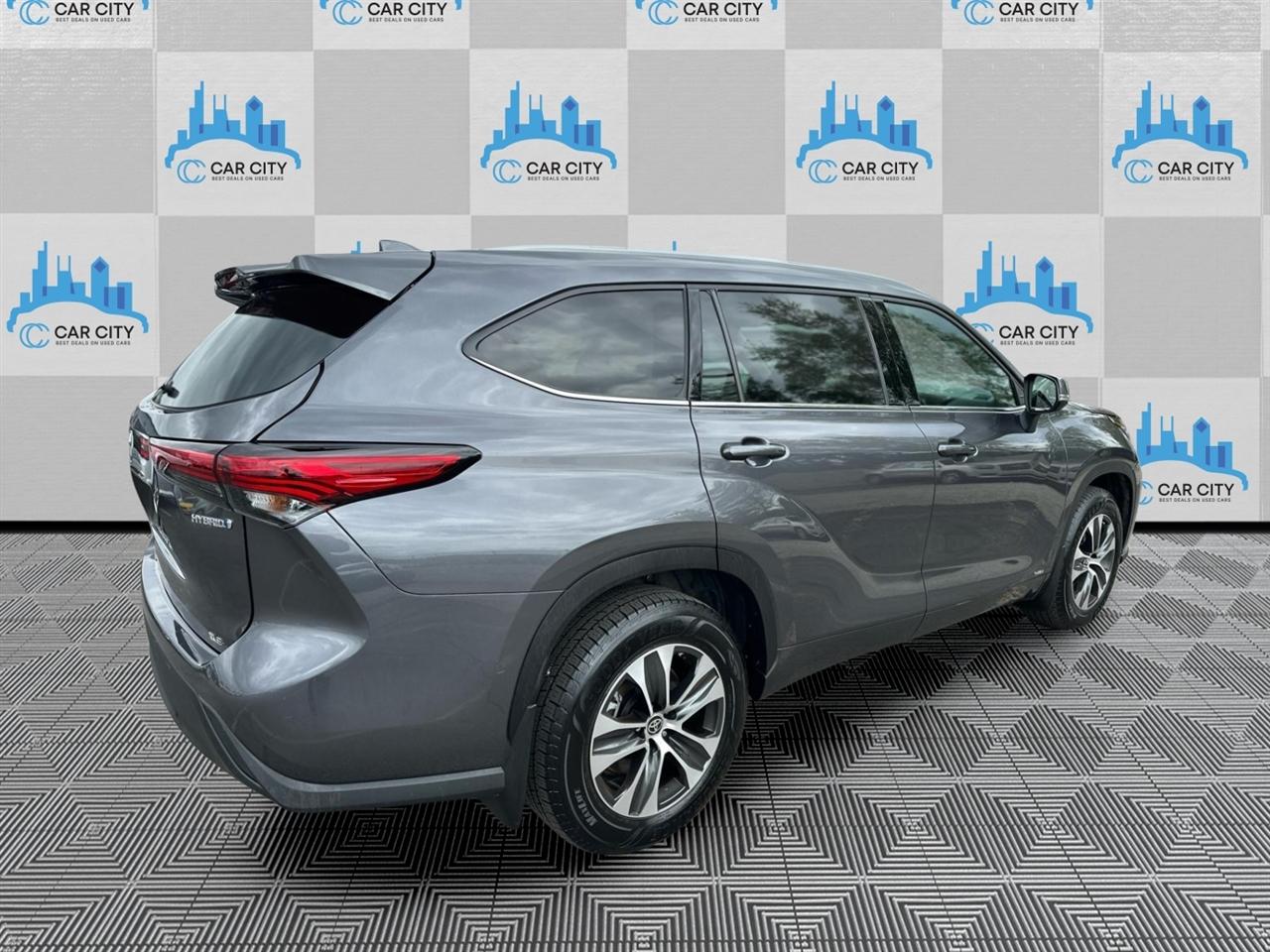 Toyota Highlander Hybrid XLE AWD 2022