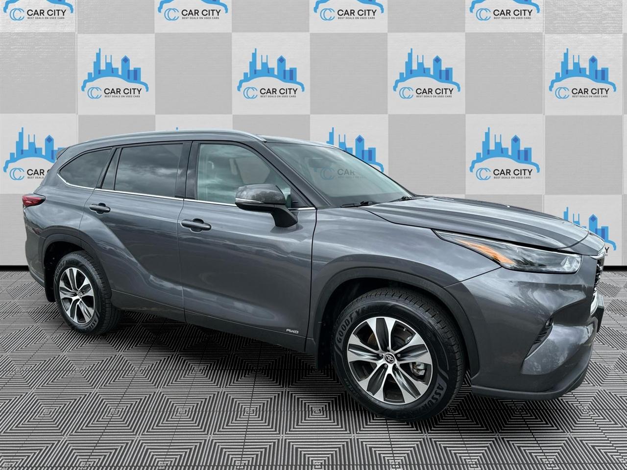 Toyota Highlander Hybrid XLE AWD 2022