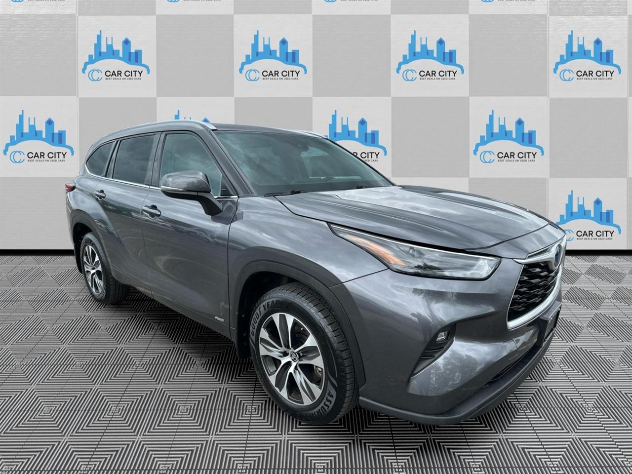 Toyota Highlander Hybrid XLE AWD 2022