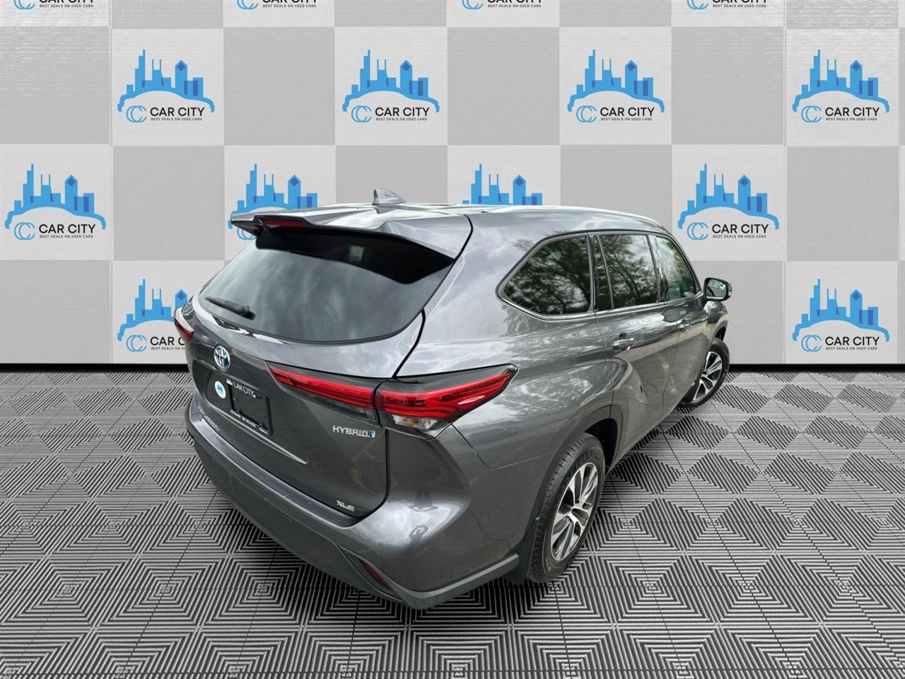 Toyota Highlander Hybrid XLE AWD 2022