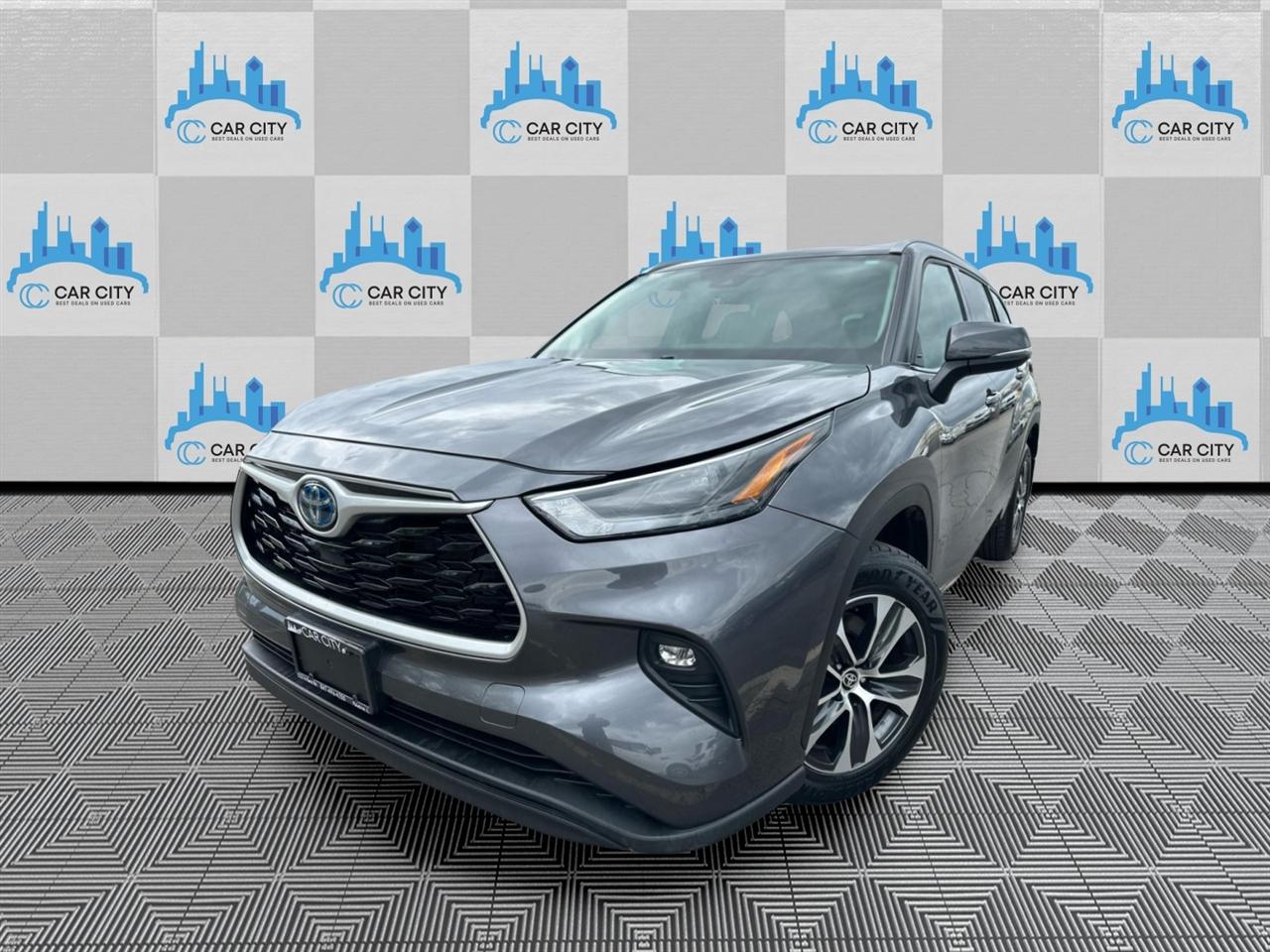 Toyota Highlander Hybrid XLE AWD 2022