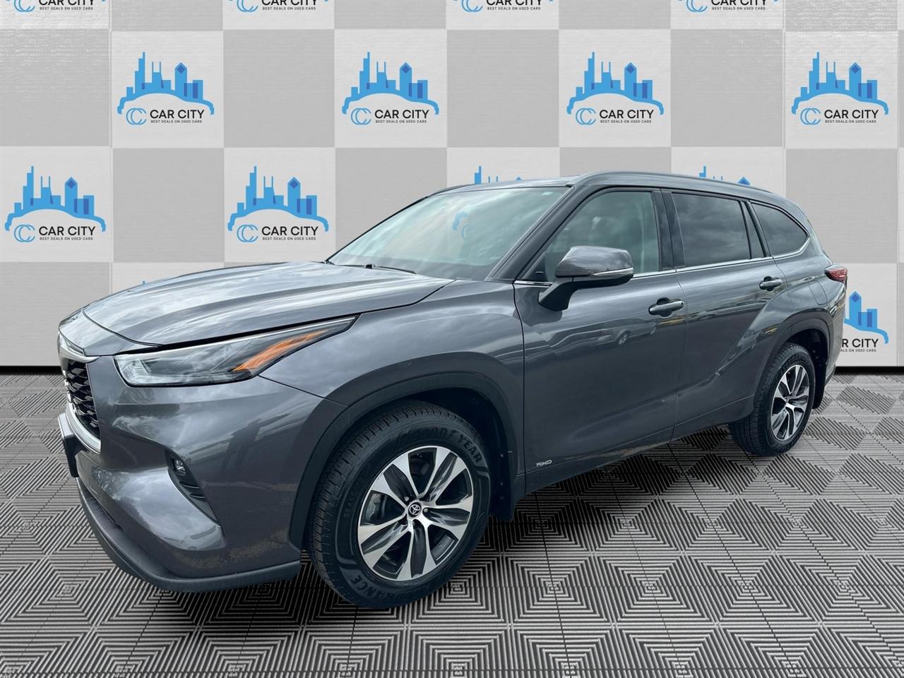 Toyota Highlander Hybrid XLE AWD 2022